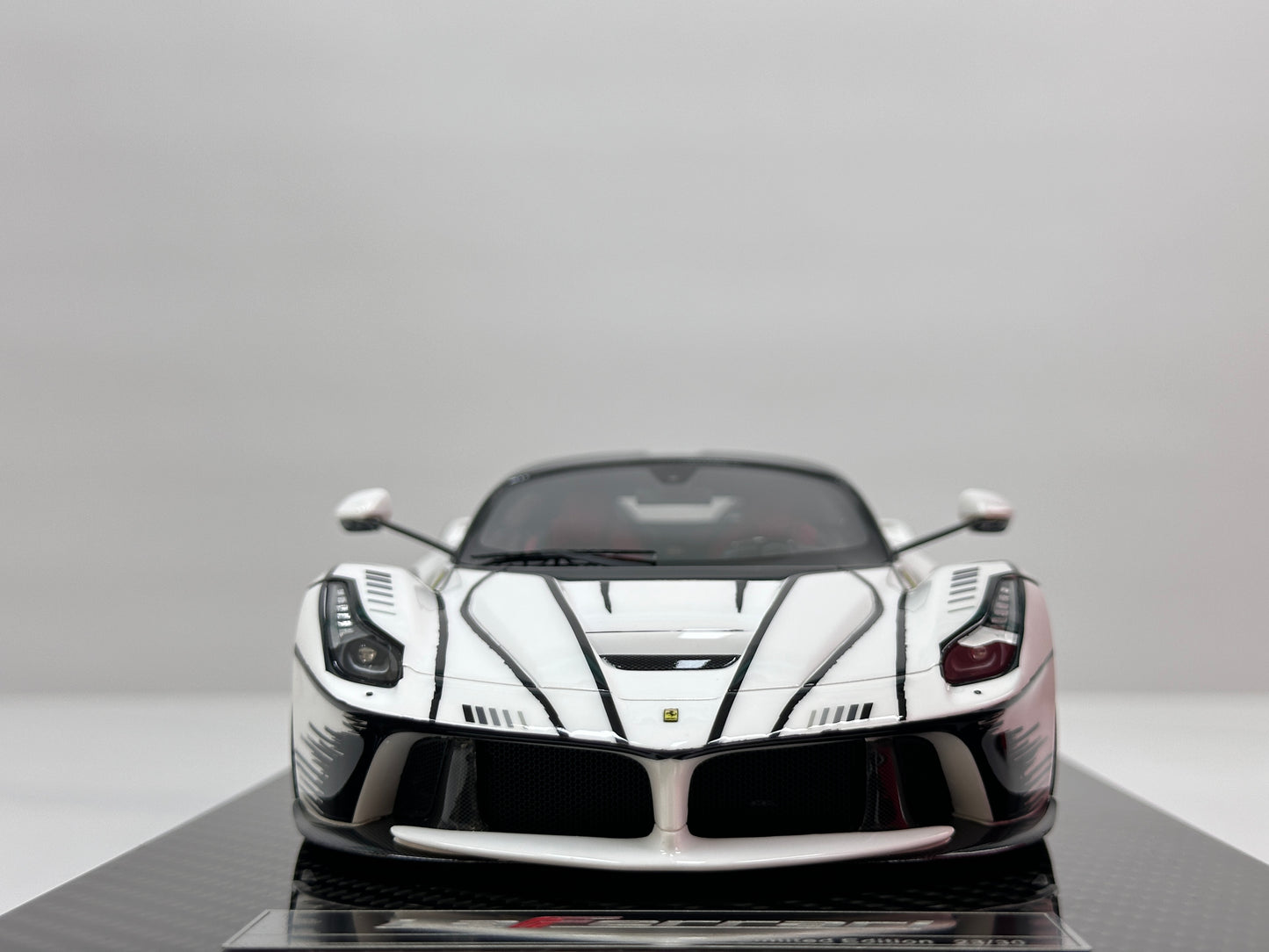 GAVIN + ZigzagYoungste 1:18 Ferrari LaFerrari — Anime-Themed Livery (GA005)