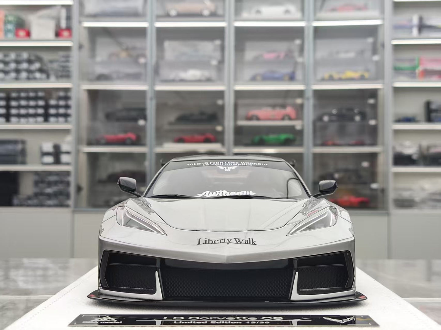 BBA MODEL 1/18 Corvette C8 LB Widebody Modified, Tungsten Silver BBA037