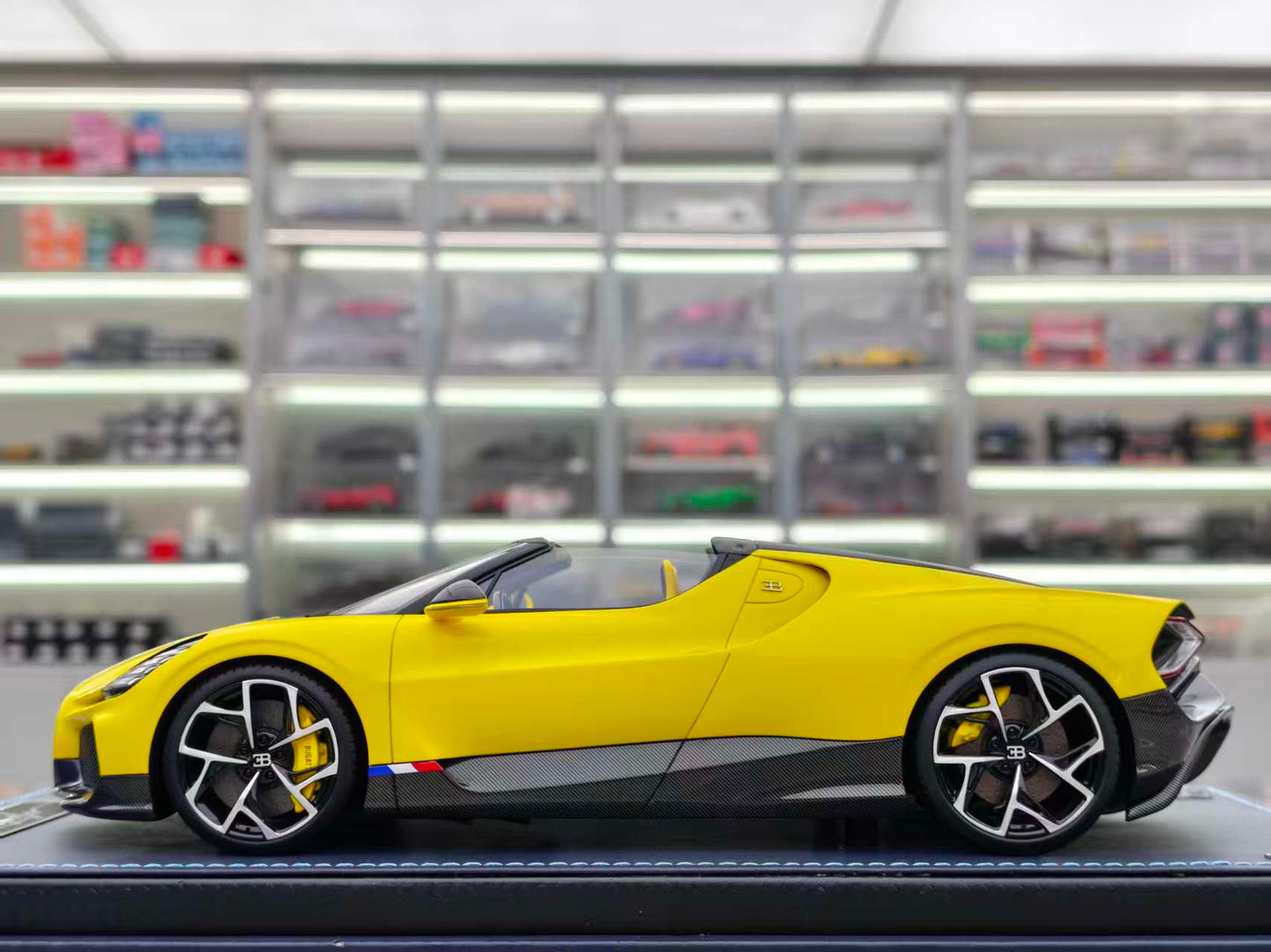 MR 1/18 Bugatti W16 Mistral, Yellow, BUG015B