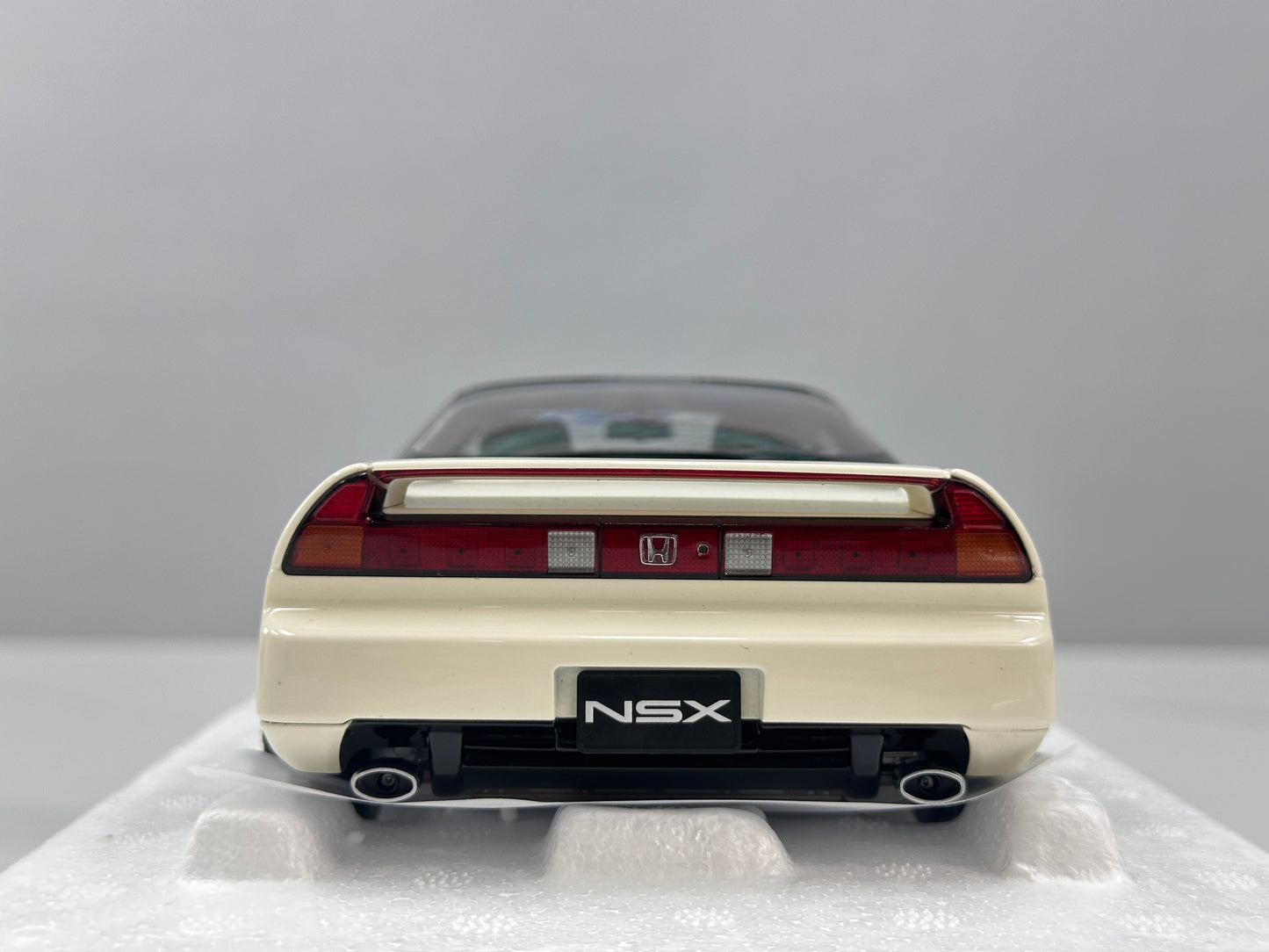 LCD 1/18 Honda NSX 1st Generation (MK1/NA1) White LCD18022-WH