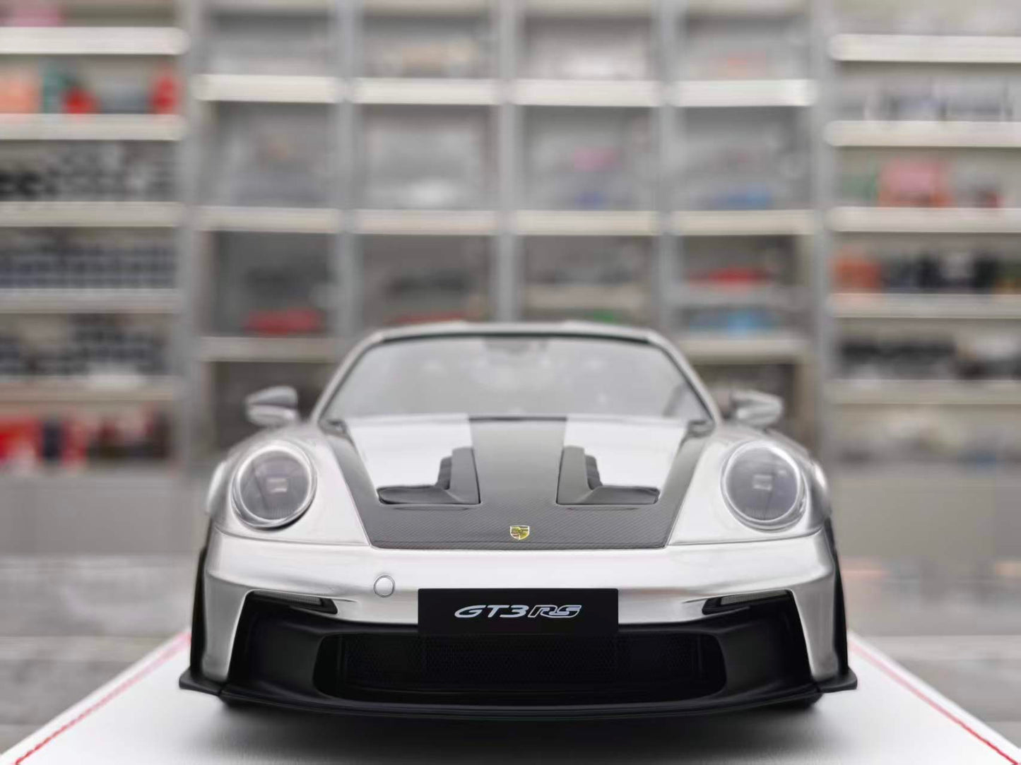 GH MODEL 1/18 Porsche 992 GT3RS GT Silver GH009