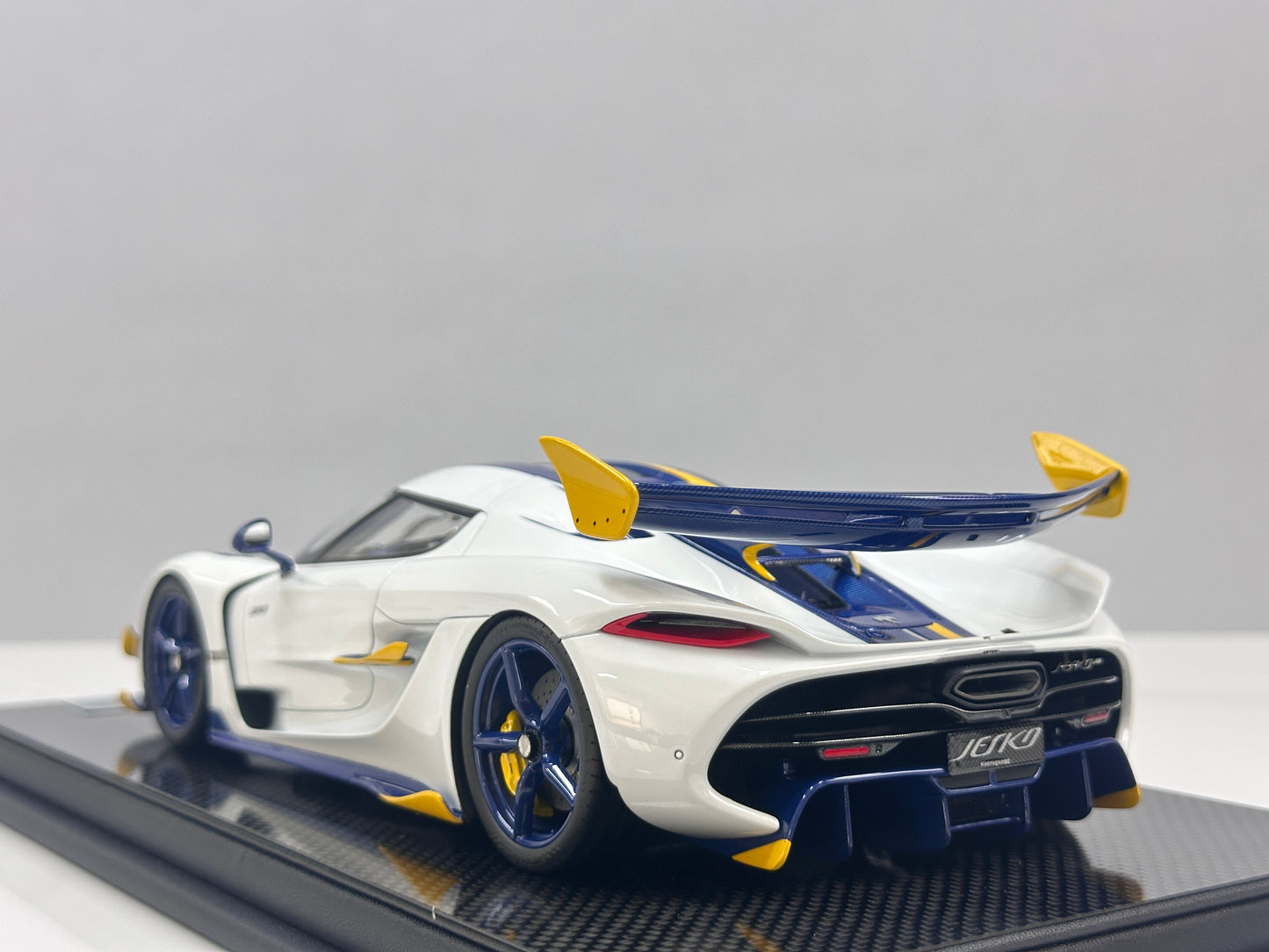 FrontiArt 1/18 Koenigsegg Jesko Pearl White FA200