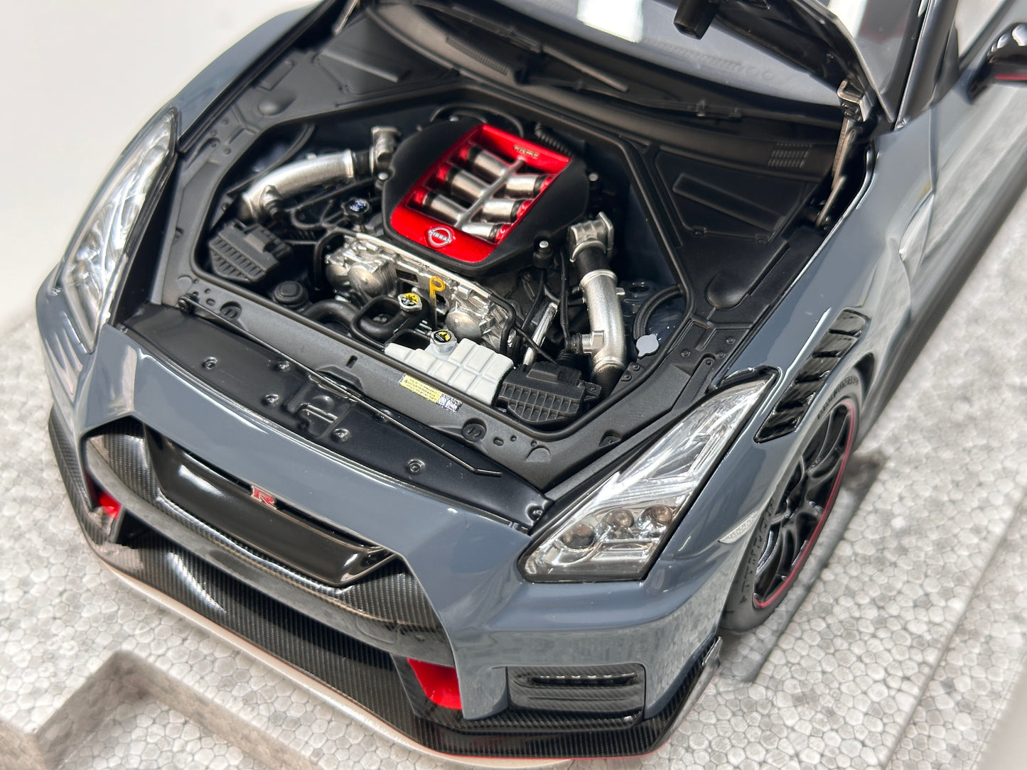 MOTORHELIX 1/18 Nissan GT-R NISMO (R35) Special Edition 2022 Stealth Grey MH369