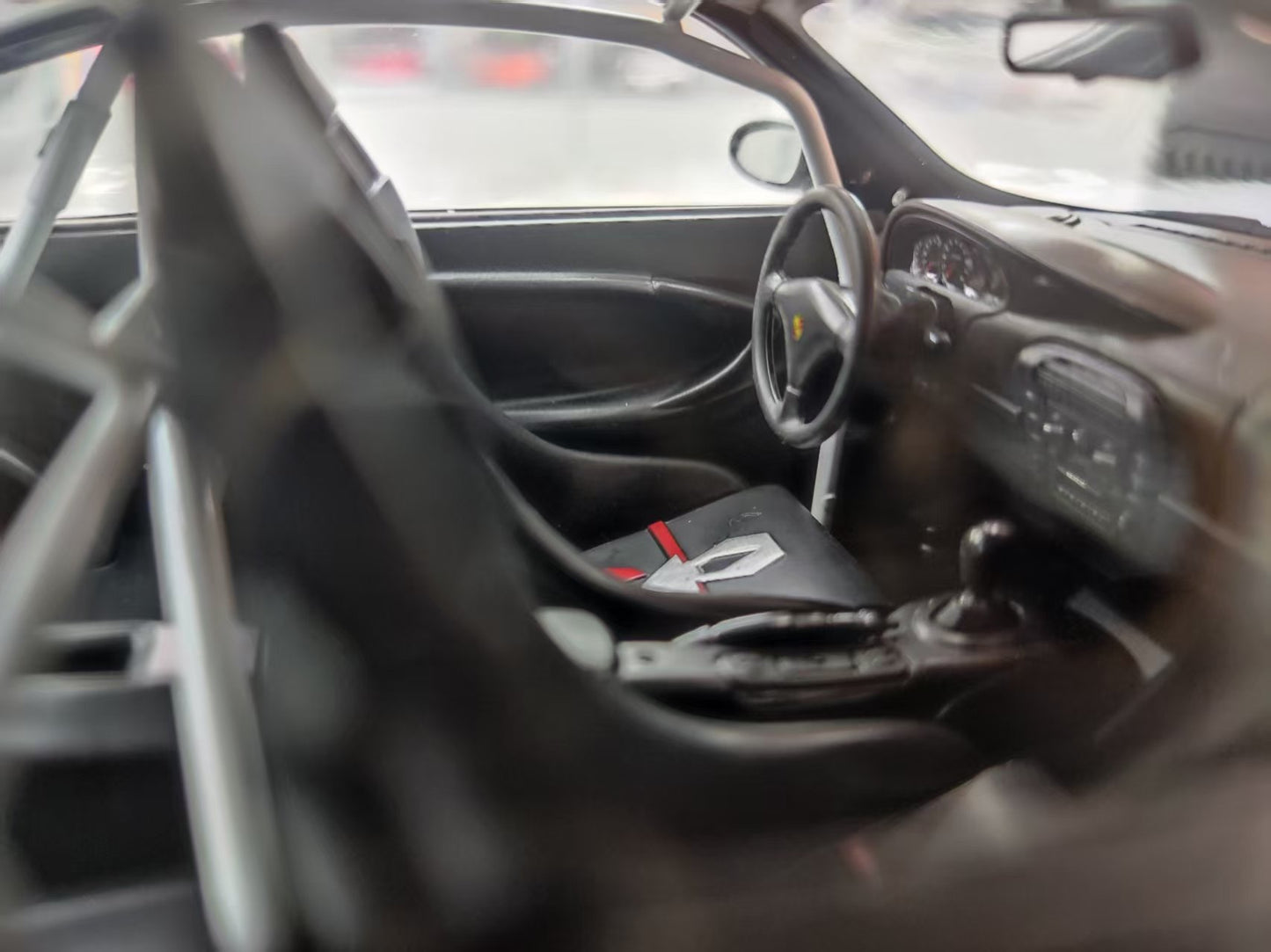 MINICHAMPS 1/18 Porsche 911 GT3 RS - 2002 White with Red Stripes 155062020