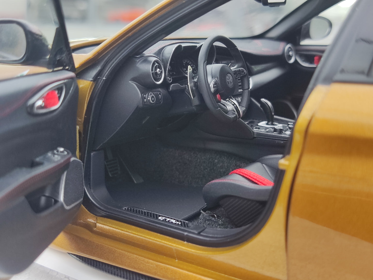 MOTORHELIX 1/18 Alfa Romeo Giulia GTAm Ochre Precious Metal MH325