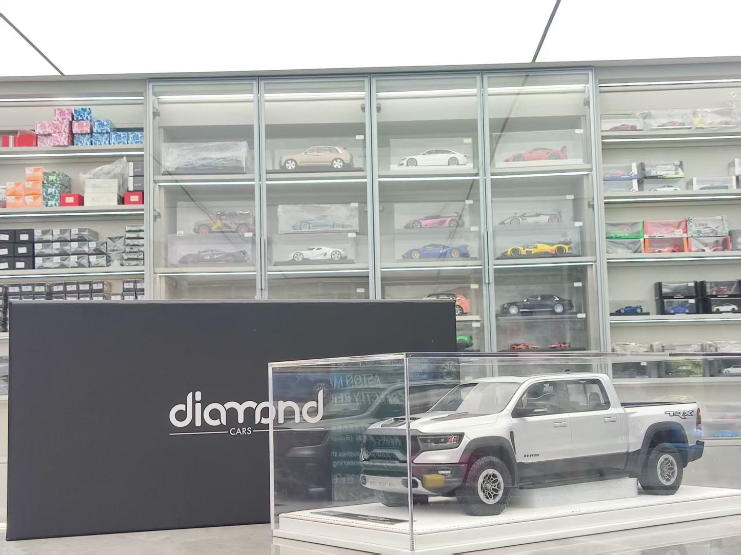 DiAMAanD 1/18 Dodge Ram TRX Silver DIA002