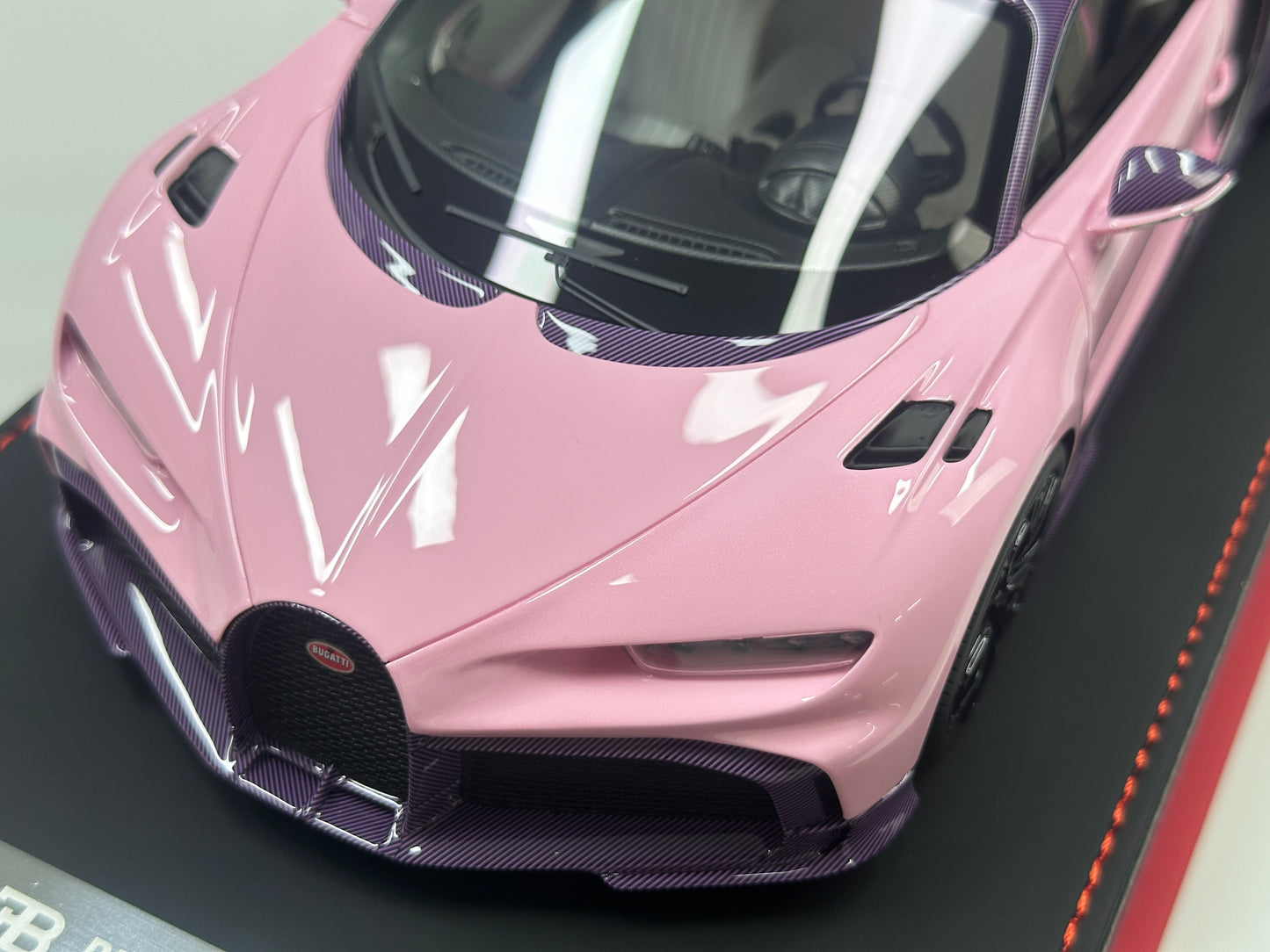 BBA MODEL 1/18 Bugatti Chiron Profilee in Girly Pink BBA074