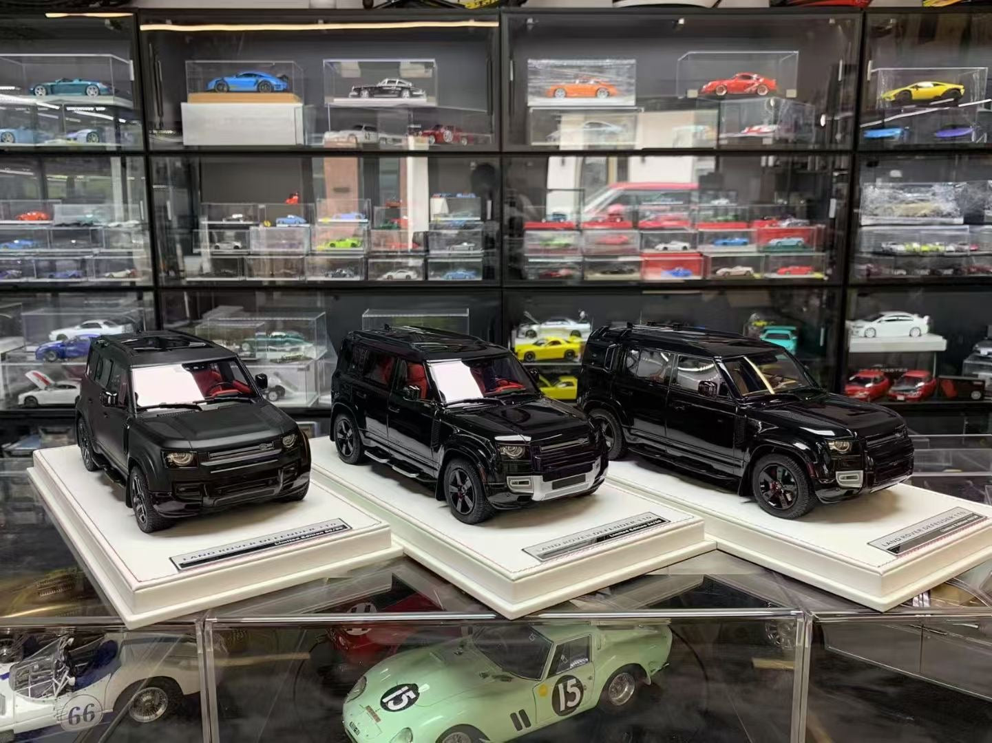 Ivy Merit 1/18 Land Rover Defender 110 Limited Edition Car Model