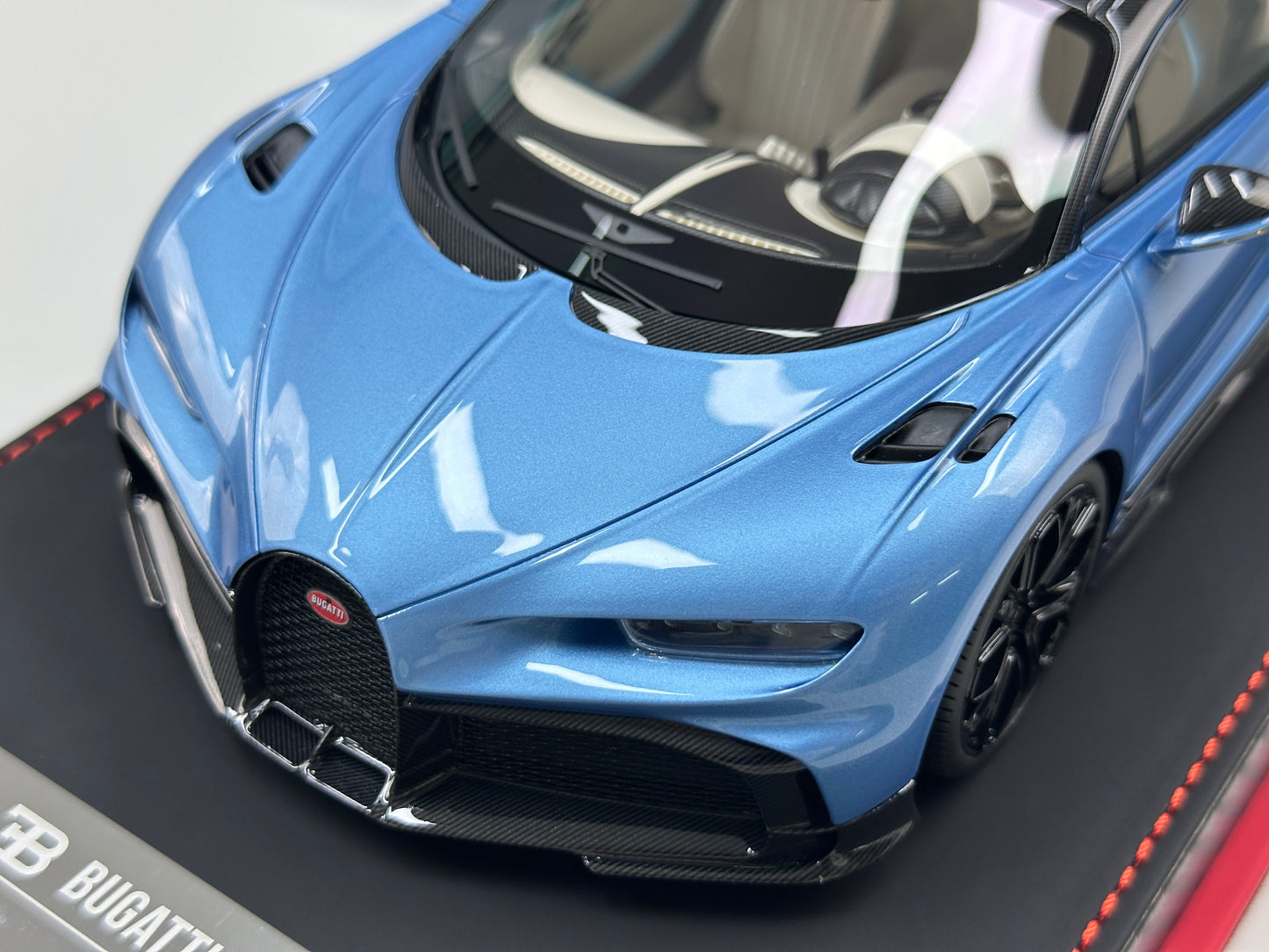 BBA MODEL 1/18 Bugatti Chiron Profilée – Ice Blue (BBA071)