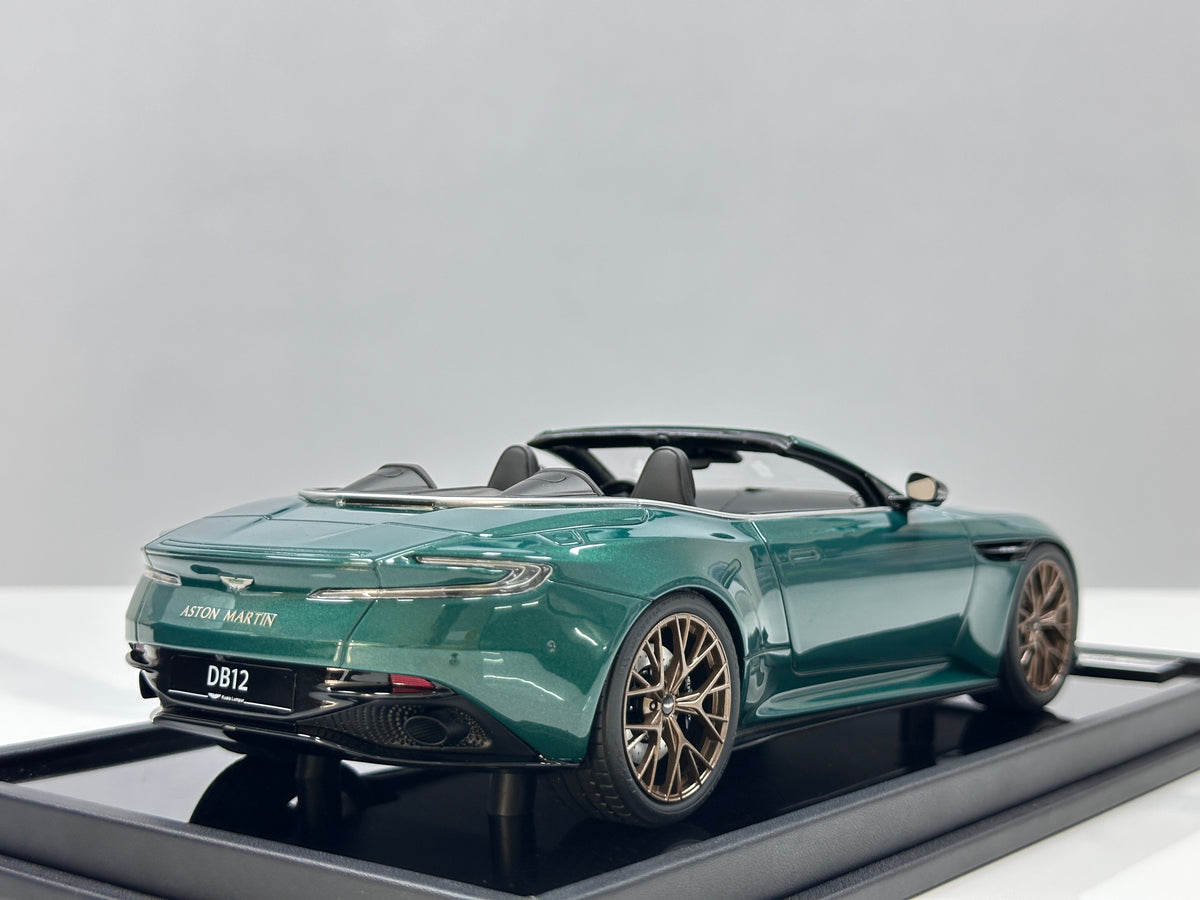 MOTORHELIX 1/18 Aston Martin DB12 Volante (Convertible) - Cinnabar Green - MH394