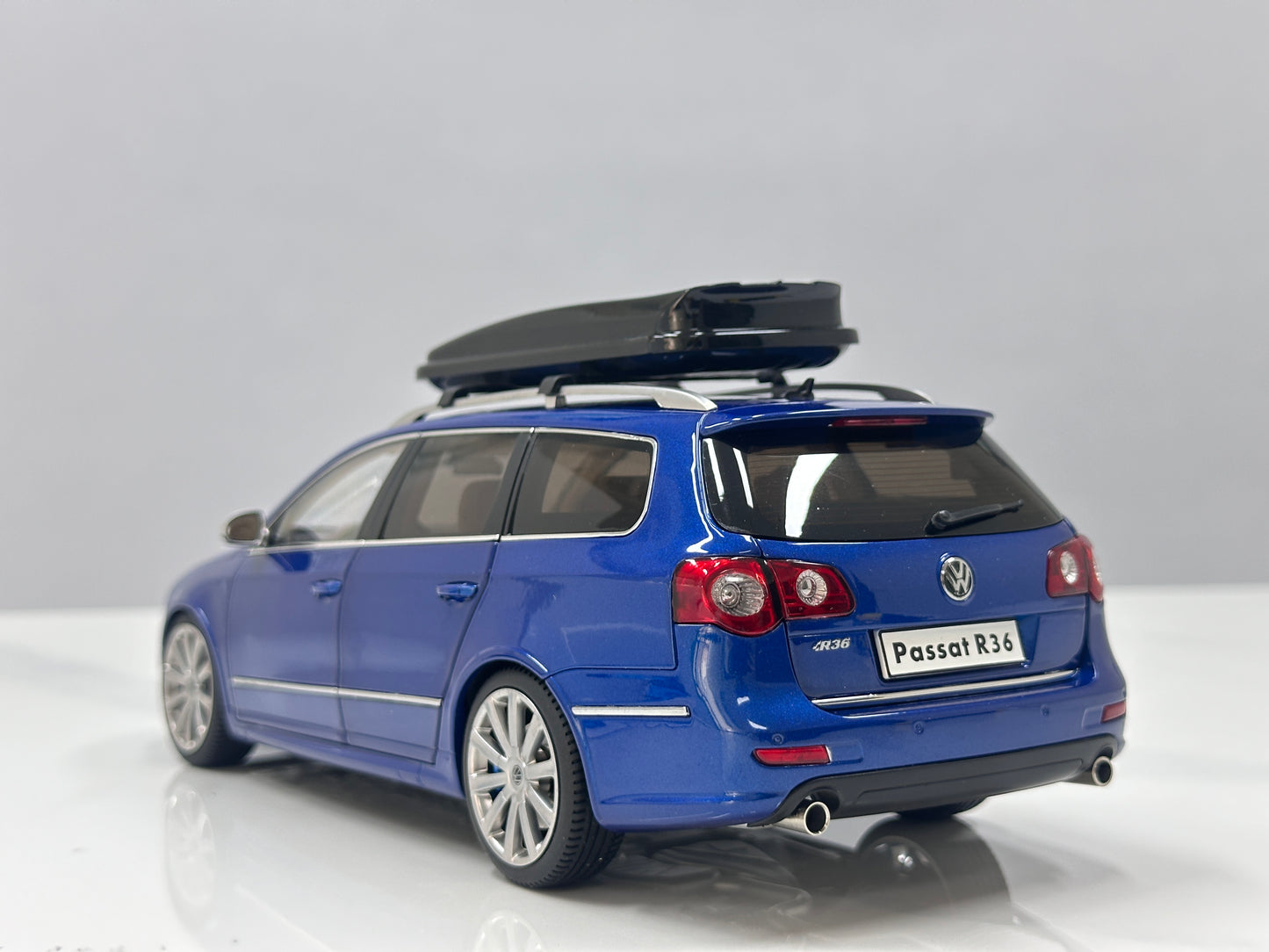 NZG 1/18 Volkswagen Passat R36 wagon Biscay Blue NZG014