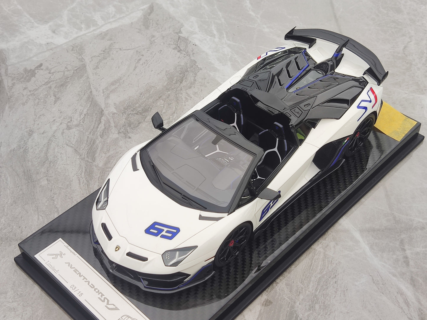 RUNNER 1/18 Lamborghini SVJ Limited Edition Model Car Collectible