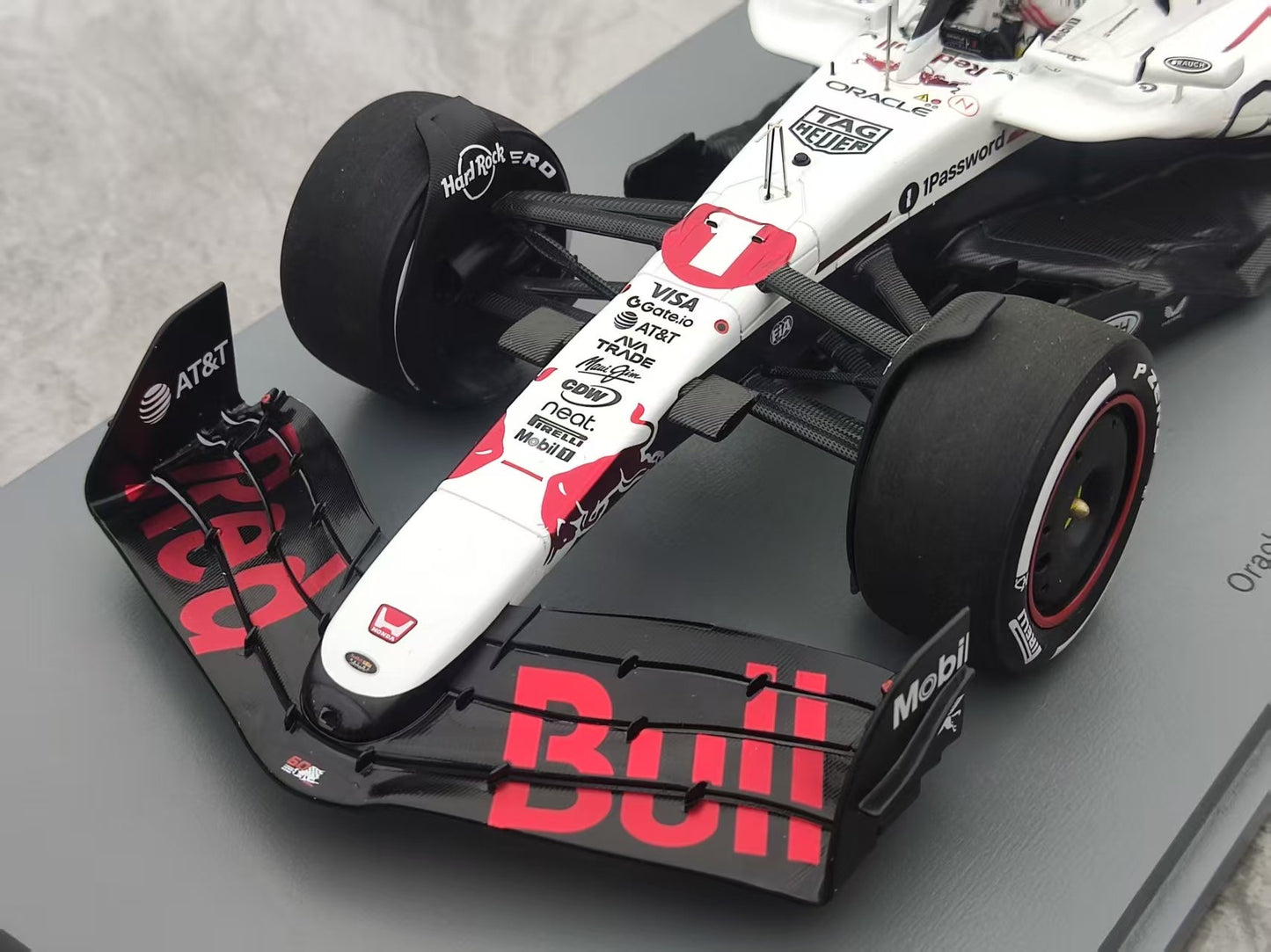 Spark 1/18 Oracle F1 RB21 2025 Japanese GP Winner #1 Verstappen White 18S1004