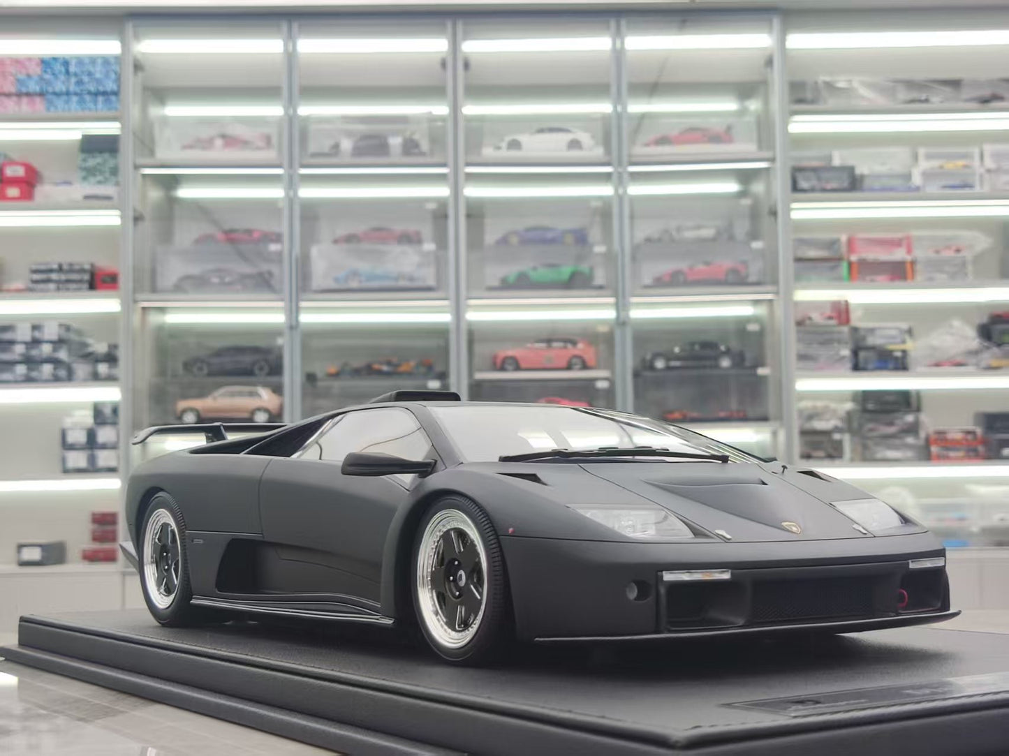 GL 1/12 Lamborghini Diablo GT Matte Black Simulated Car Model JS-GL010