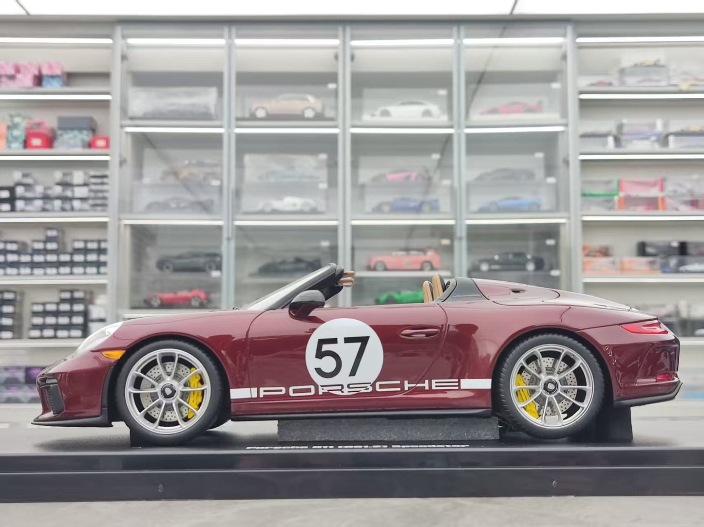 GT Spirit 1/18 Porsche 911 (991.2) SPEEDSTER “HERITAGE EDITION” Metallic Cherry Red GT929