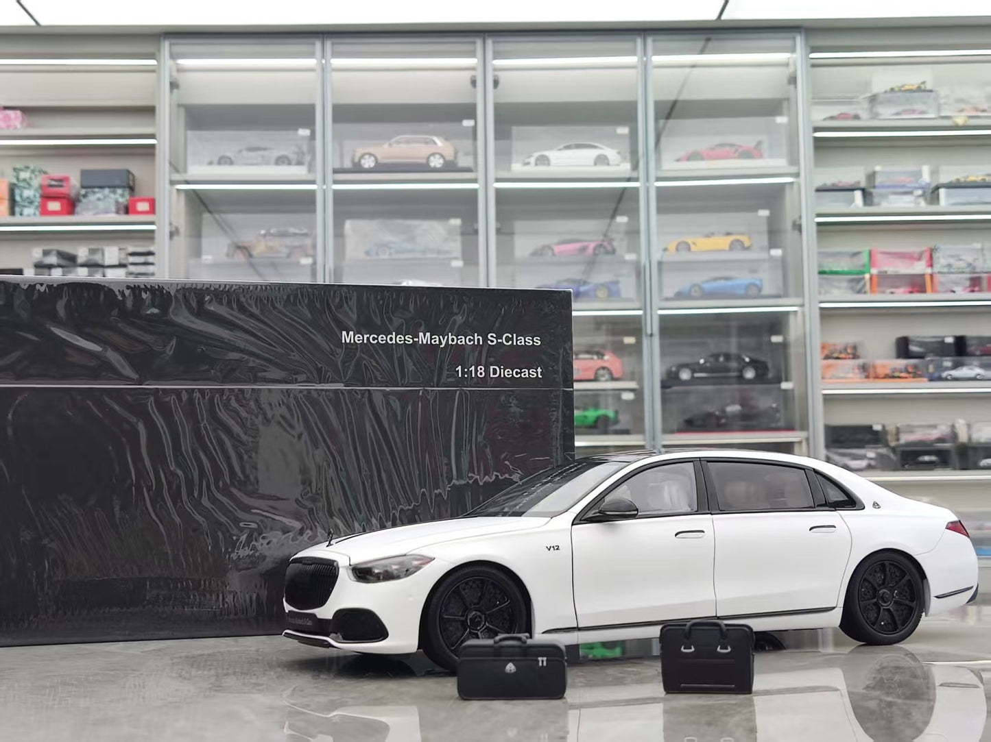 Almost Real 1/18 Mercedes-Maybach S-Class Night Series Matte White 802142