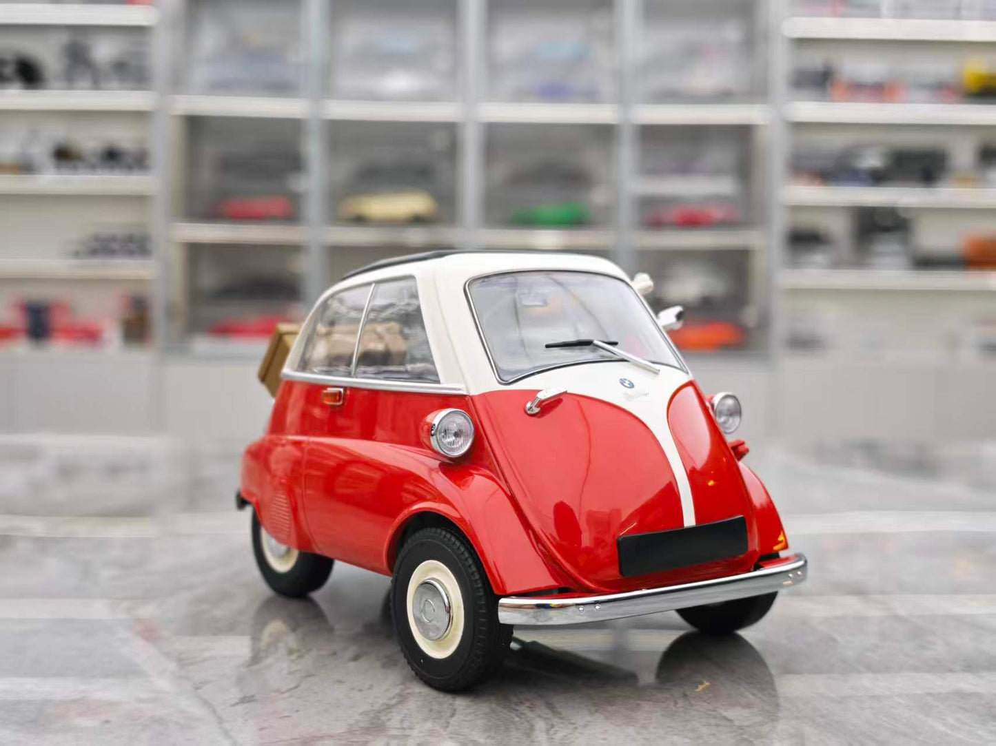MINICHAMPS 1:18 BMW ISETTA -1955 Red 110024001