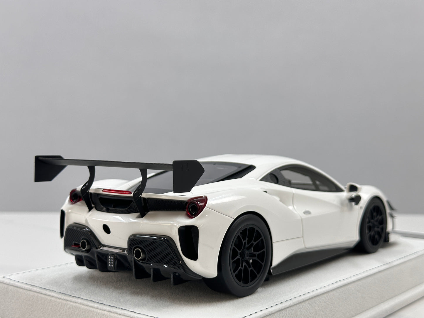 GH MODEL 1/18 Ferrari 488 Challenge Evo Pearl White GH021