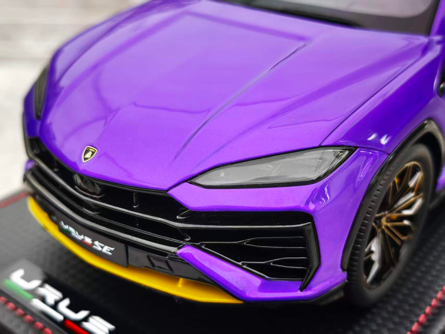 MR 1/18 Lamborghini Urus SE Purple LAMBO061D