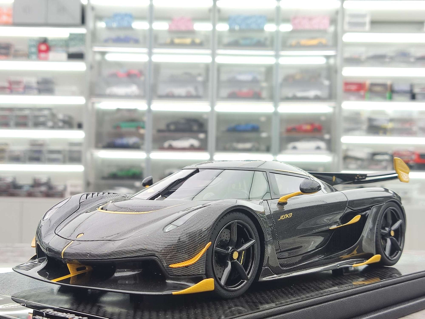 FRONTIART 1/18 Koenigsegg Jesko Carbon Gold FA149