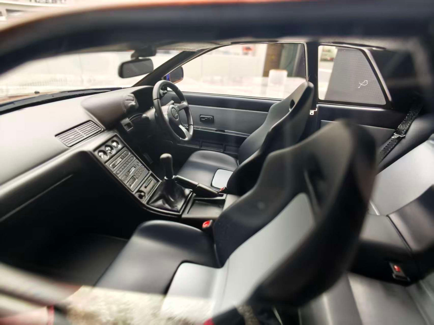 MOTORHELIX 1/18 Nissan Skyline GT-R (R32) Customized Version Chromatic Purple MH333