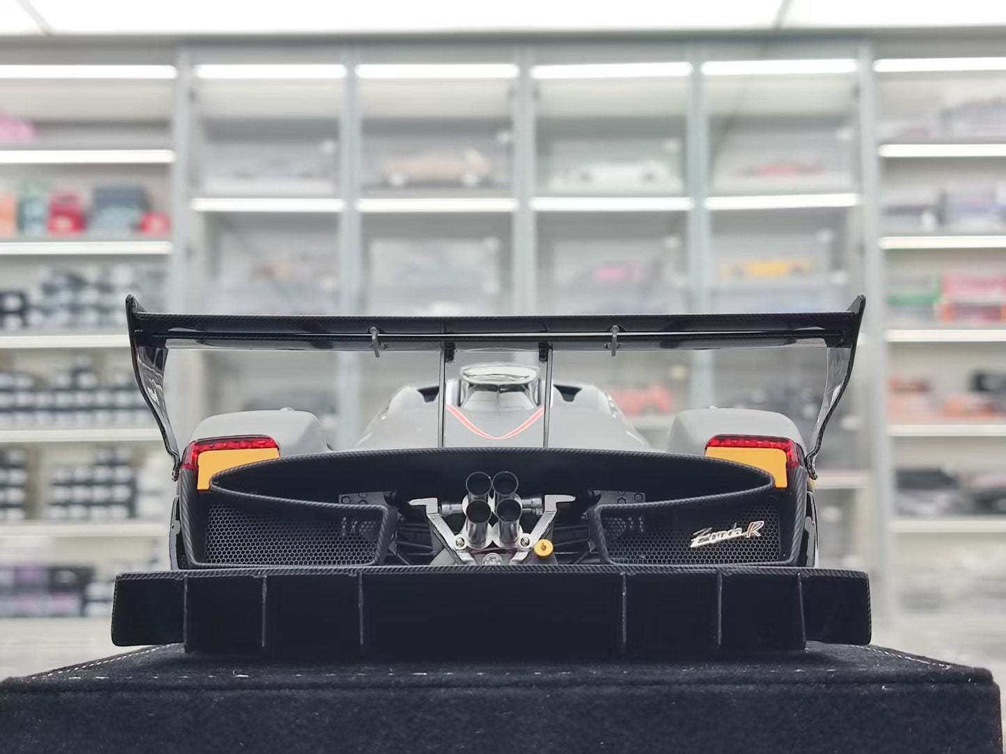 HH Model 1/18 Pagani Zonda R & Evolution Specials Nürburgring Record Edition HH563