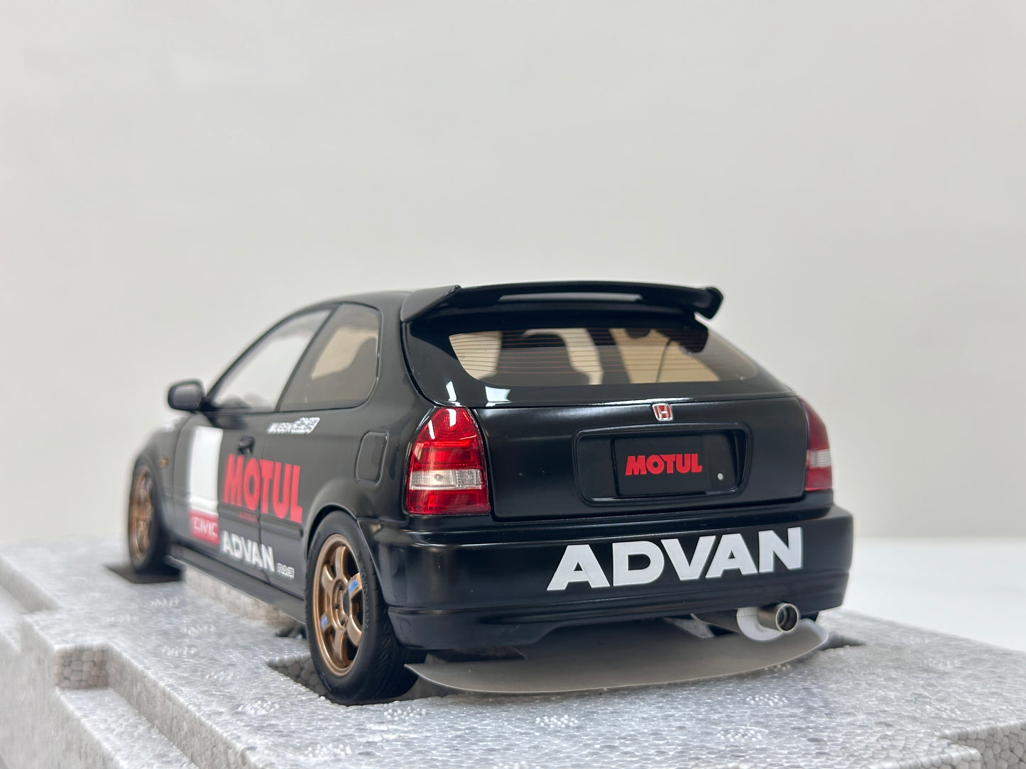 MOTORHELIX 1/18 Honda Civic Type R (EK9) Matte Black with Yellow Lights MH358