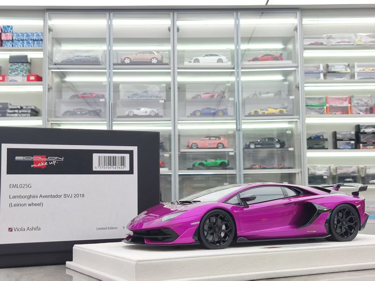 MAKEUP 1/18 Lamborghini Aventador SVJ Magenta EML025G