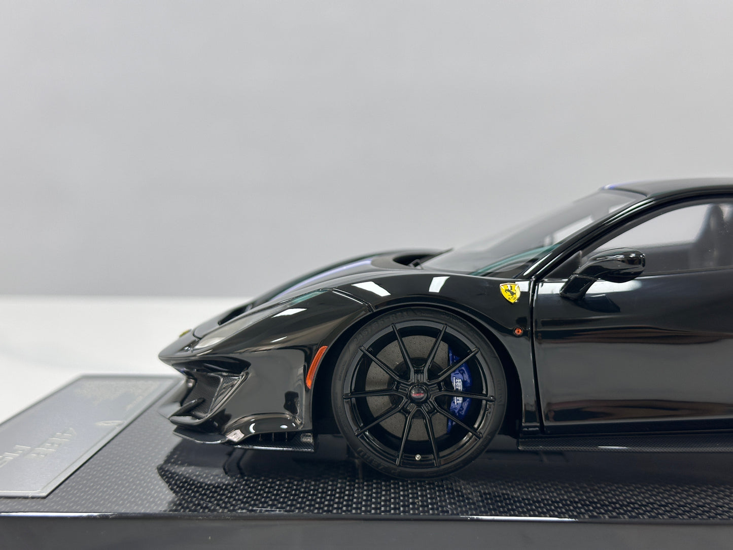 DM Pro 1:18 Ferrari 488P – Black Base, Style F – Black – Fully Opening Resin Model (DGP006B)