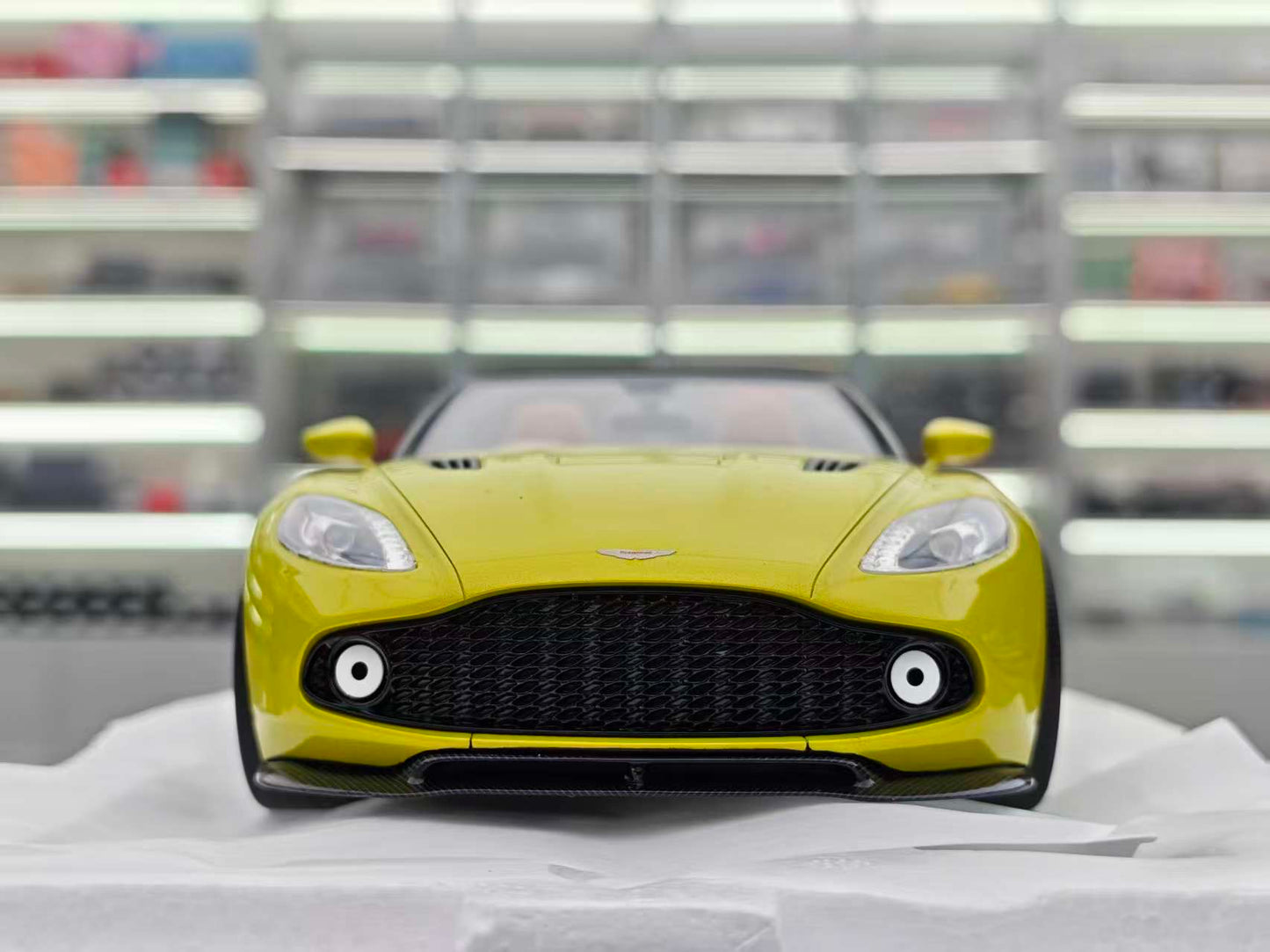 TOPSPEED 1/18 Aston Martin VANQUISH ZAGATO (Yellow) TS050