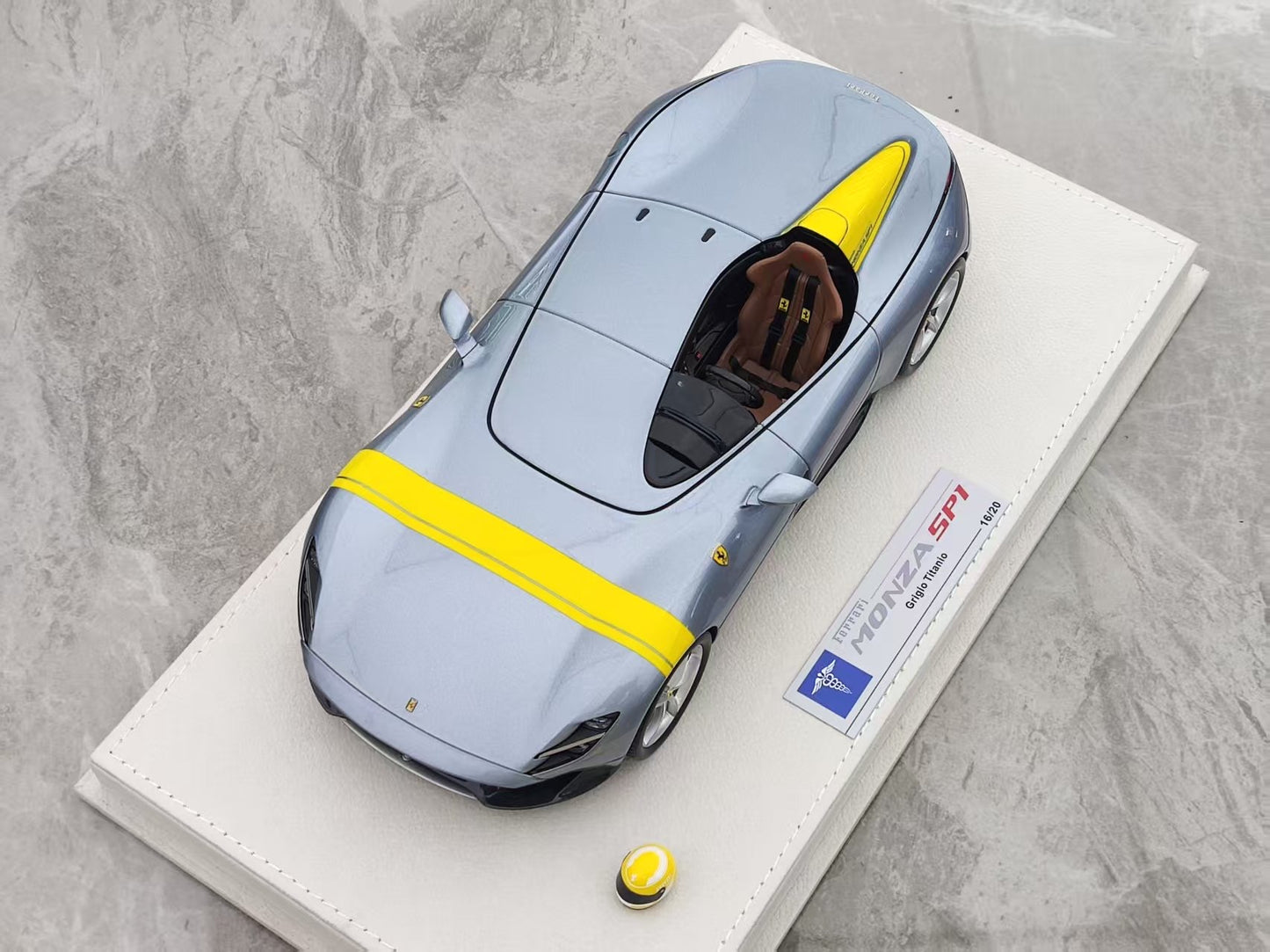 HERMES COLLECTION 1/18 Ferrari Monza SP1 Silver with Yellow Stripes HC007