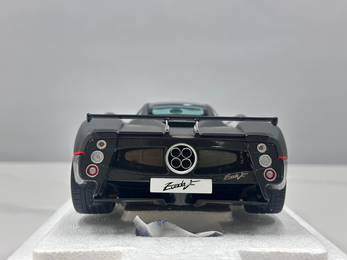AR 1/18 Pagani Zonda F - 2005 Model - Matte Carbon Black with Red Stripes 850411001