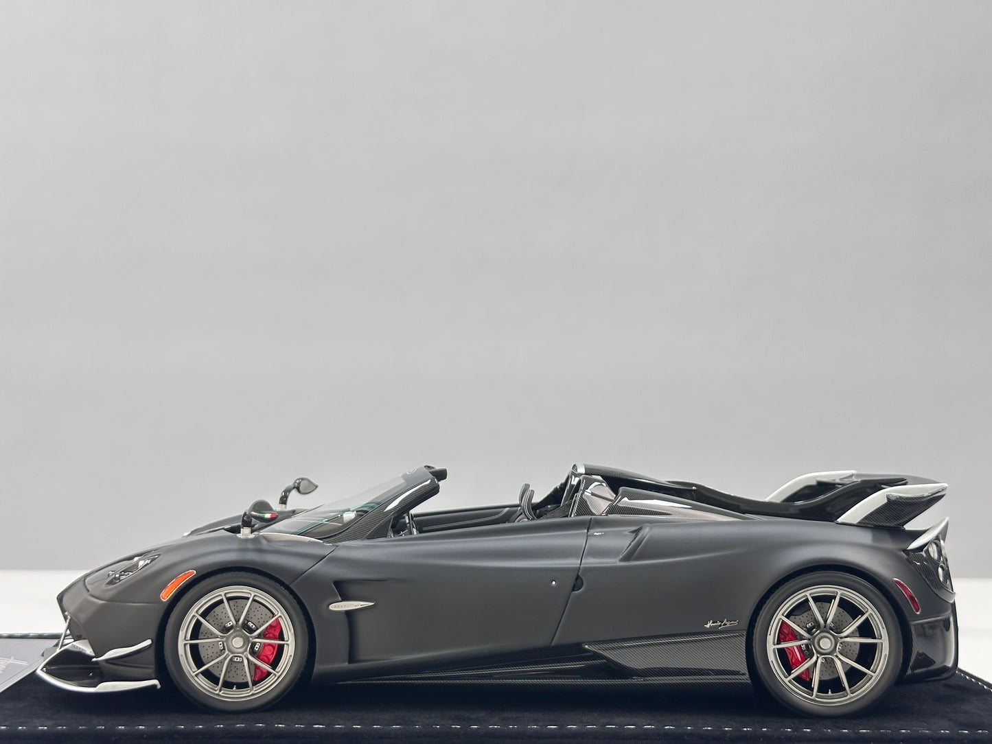 HH Model 1/18 Pagani Huayra Matte Black Carbon HH663