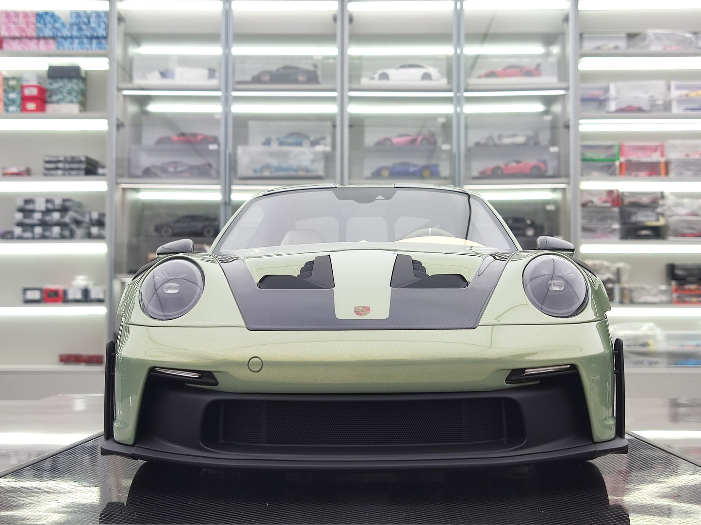 Dino Model 1/8 Porsche 992 GT3RS PR555P