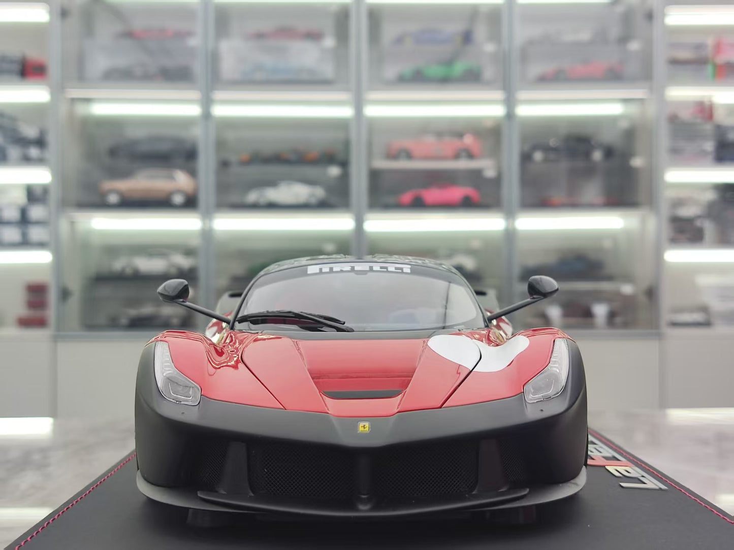 BBR 1/18 Ferrari Laferrari Test Fiorano Red/Matte Black BBR182236ST
