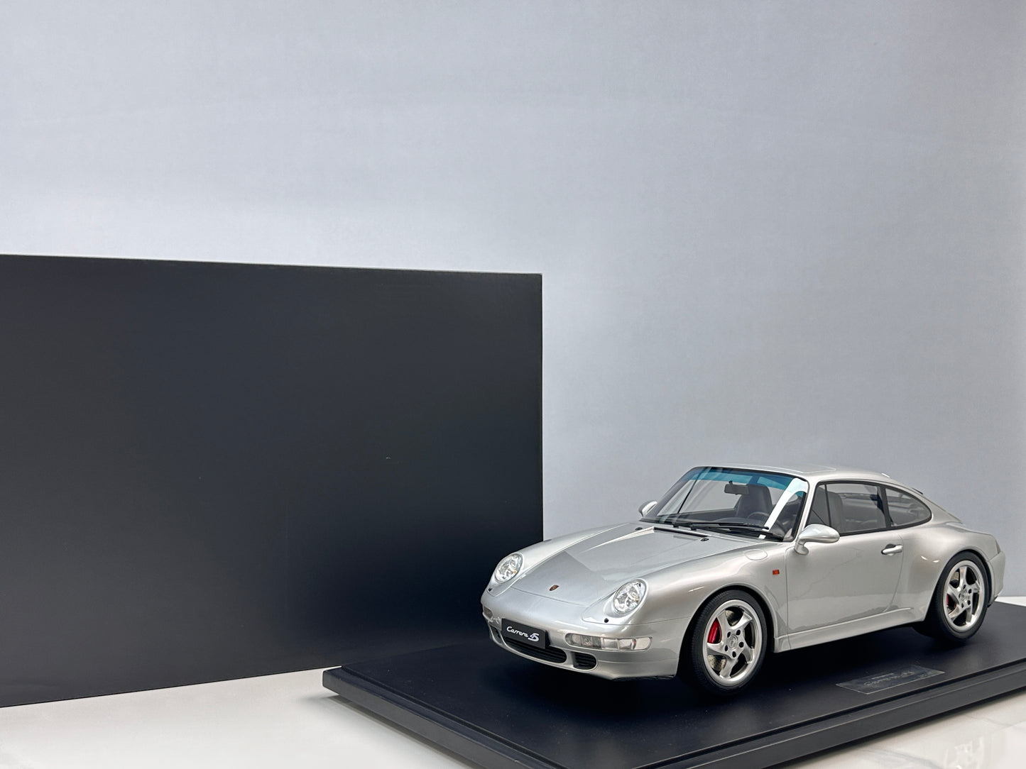GT Spirit 1/8 Porsche 911 [993] CARRERA 4S Silver GTS801901