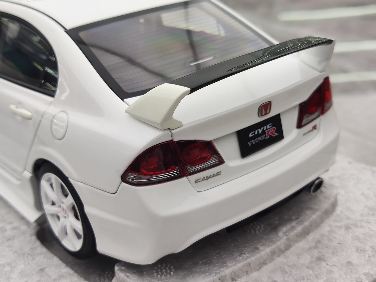 MOTORHELIX 1/18 Honda Civic Type R (FD2) 2007 Facelift MH307