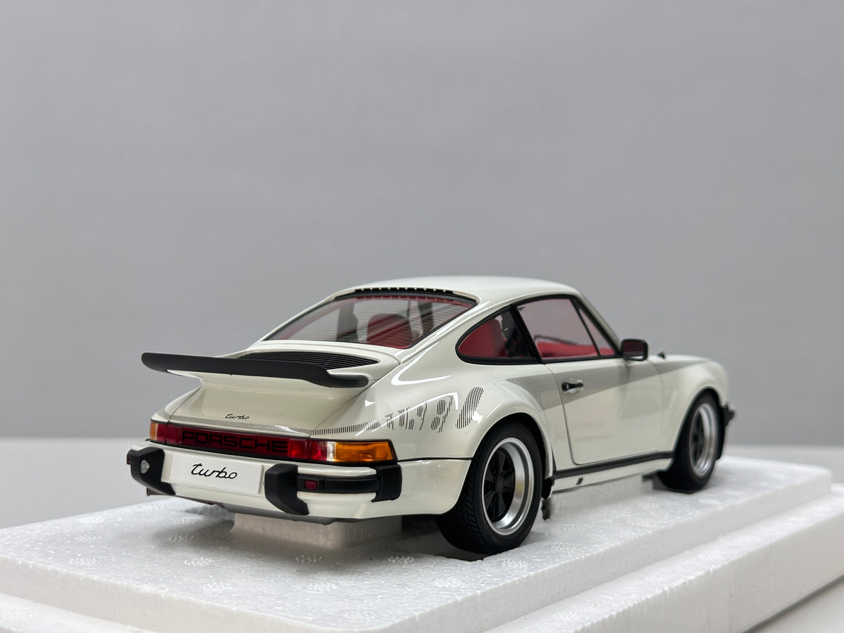 AUTOart 1/18 Porsche 911 (930) Turbo 3.0 White 78113