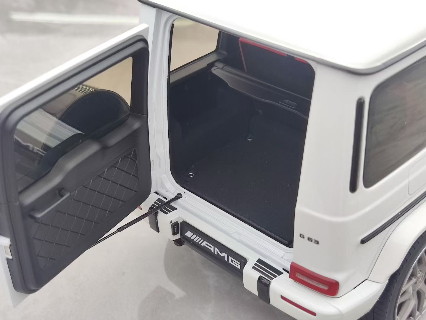 Almost Real 1/18 Mercedes-AMG G63 55th Anniversary Edition White Alloy Car Model 820807
