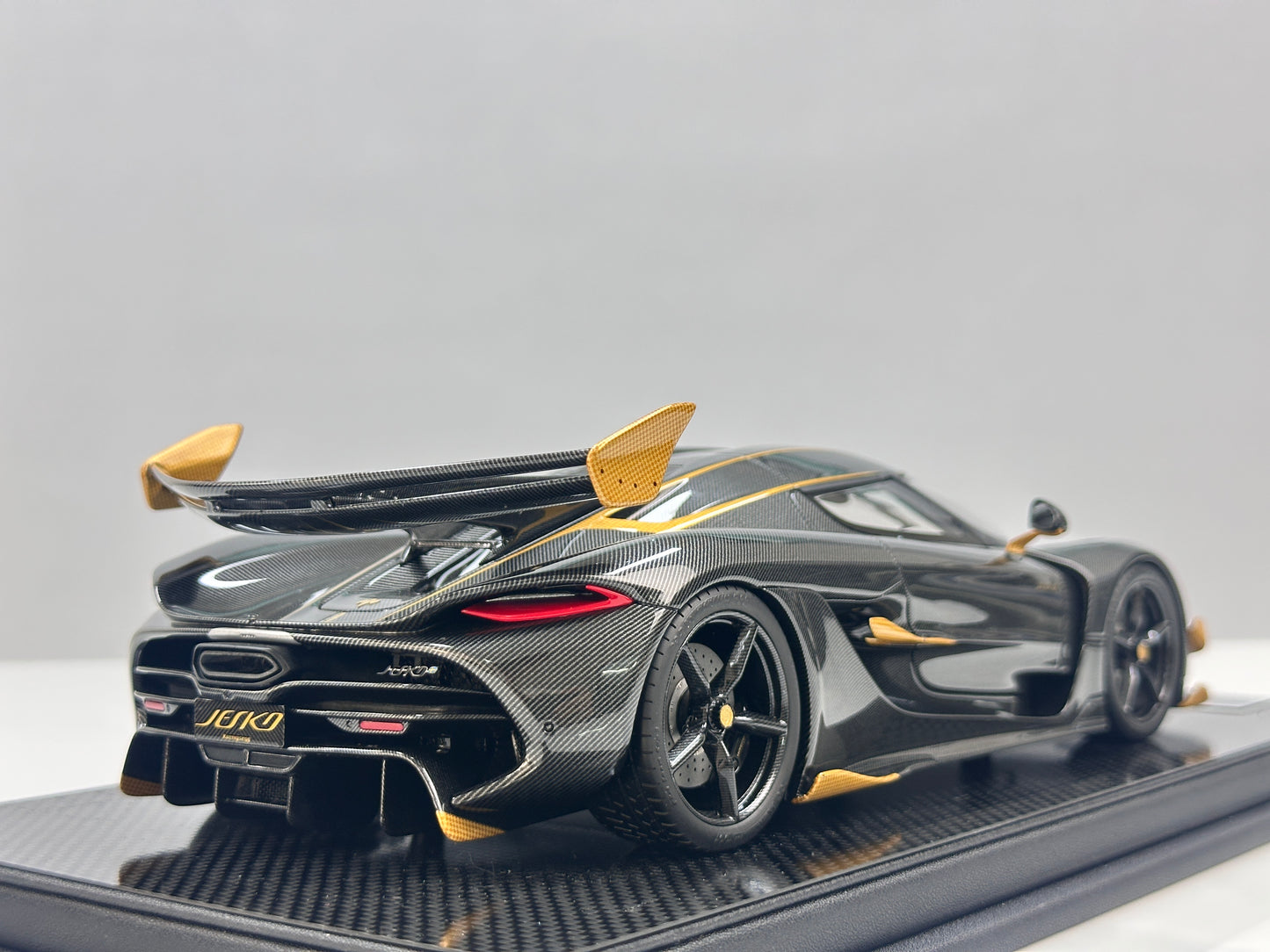 FRONTIART 1/18 Koenigsegg Jesko Carbon Gold FA197
