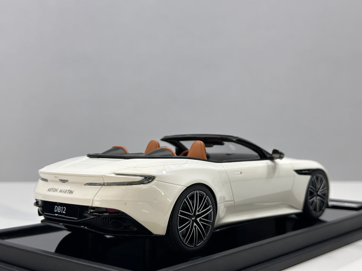 MOTORHELIX 1/18 Aston Martin DB12 Volante (Convertible) - Moonlight White - MH395