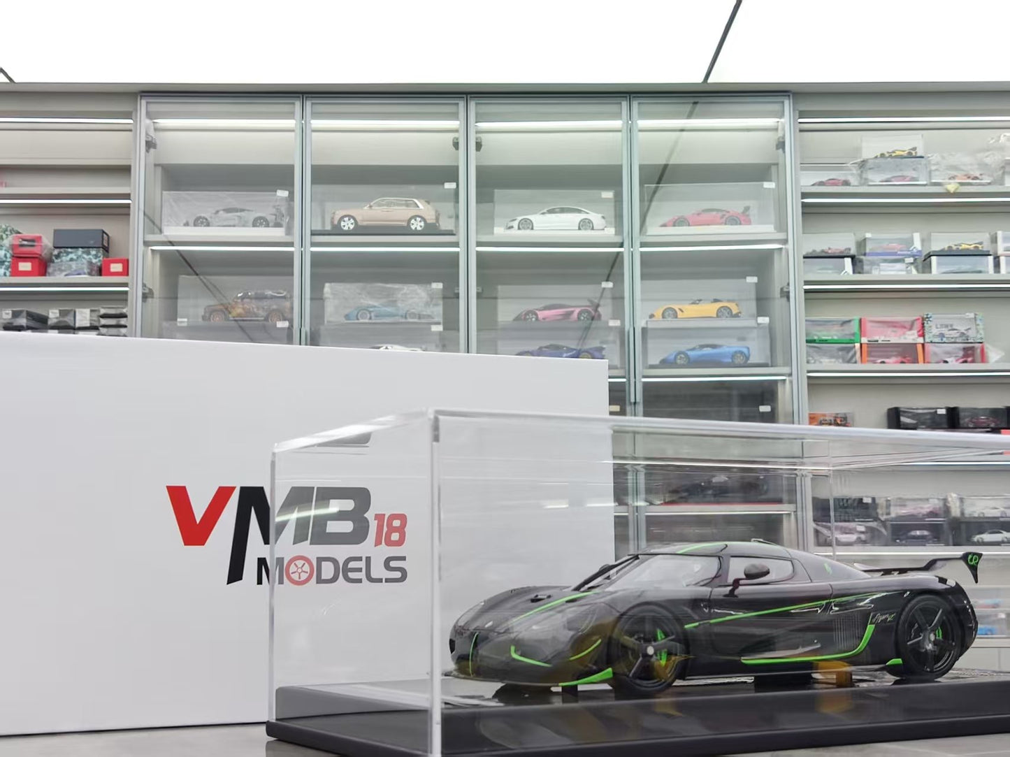 VMB 1/18 Koenigsegg Agera R+ Full Carbon Green Stripe VMB055