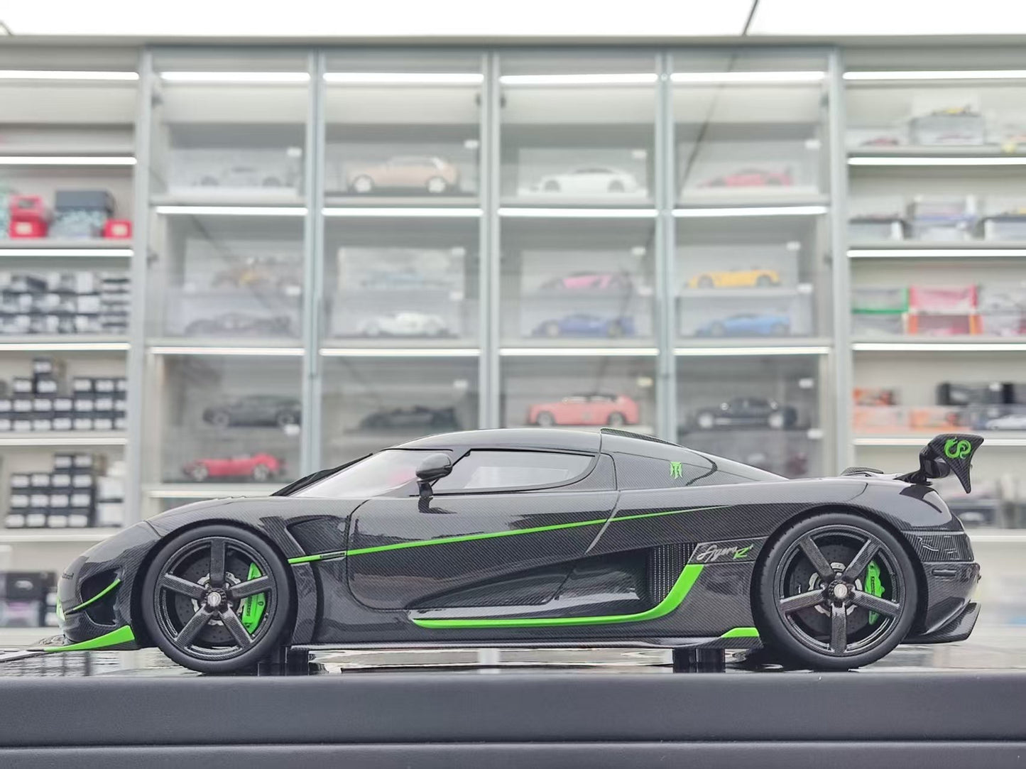 VMB 1/18 Koenigsegg Agera R+ Full Carbon Green Stripe VMB055