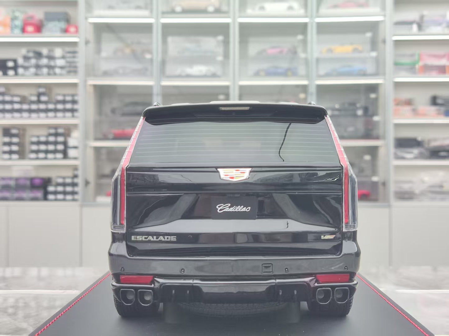 BBA MODEL 1/18 Cadillac Escalade V-Series, Gloss Black, BBA050