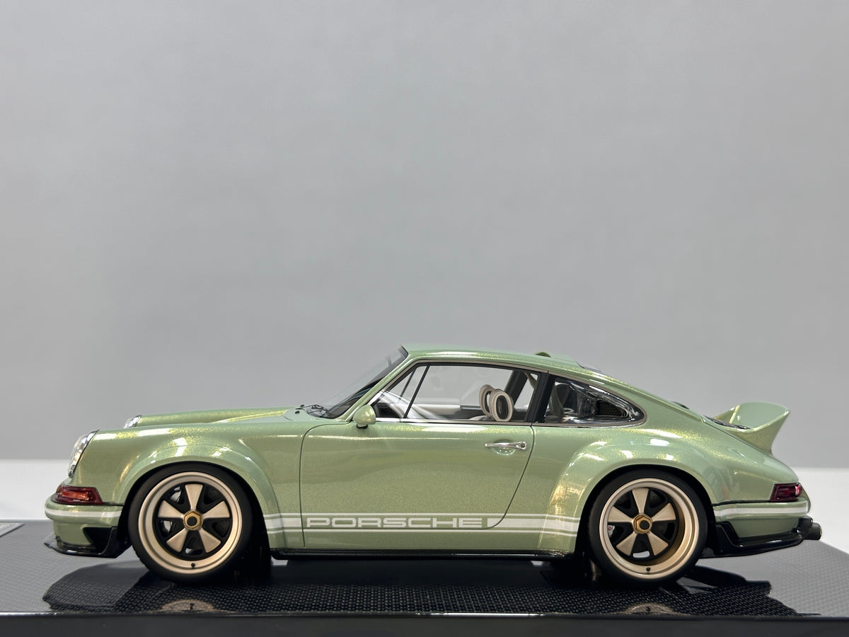 Dino Model 1/18 Porsche Singer DLS – Urban Bamboo Green (DC008)