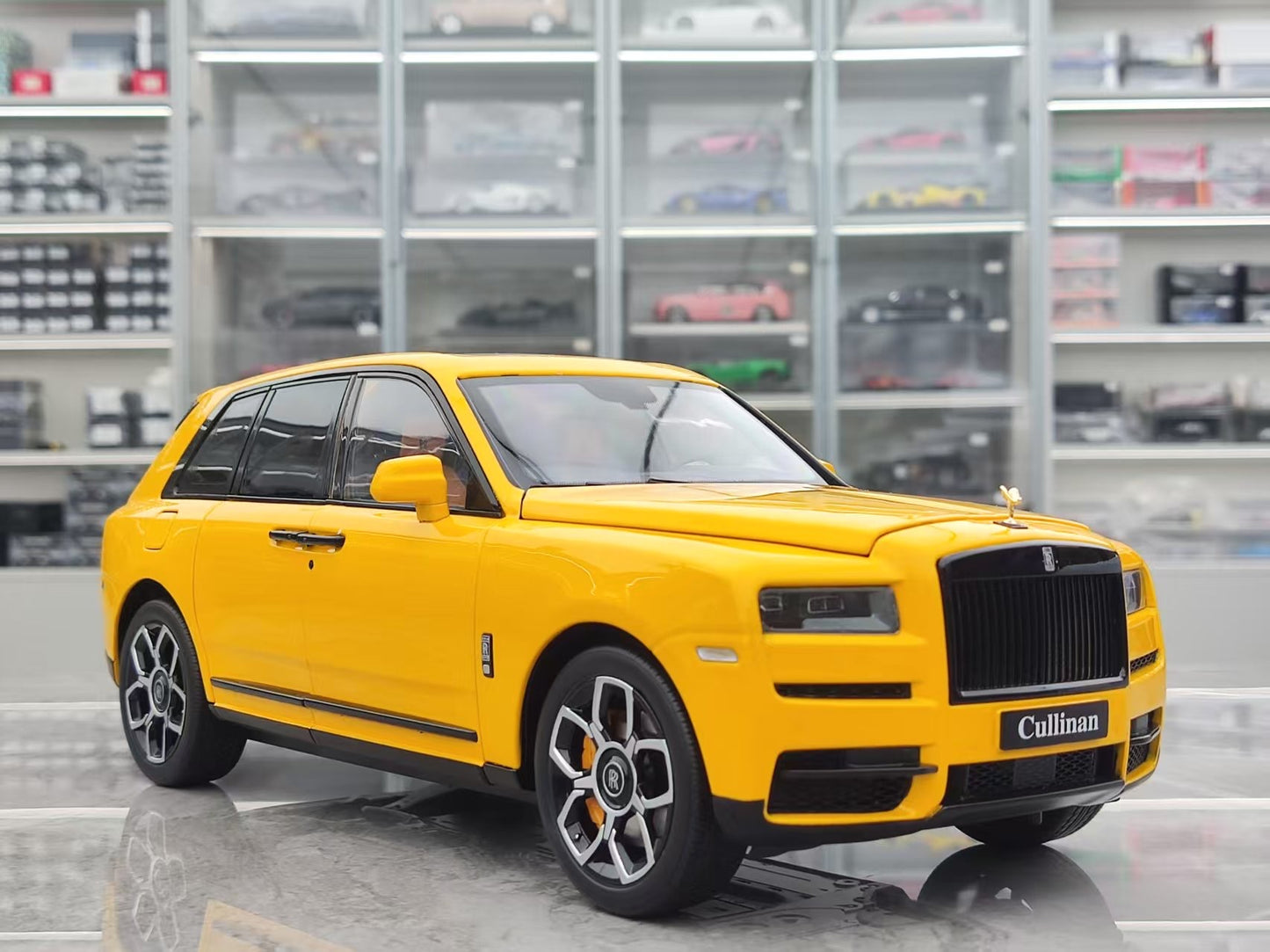 ZP 1/18 Rolls-Royce Cullinan BB Fishing Seat, Metallic Yellow ZP109