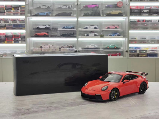 MINICHAMPS 1/18 Porsche 911 (992) GT3 2021 – Naranja con Ruedas Negras 117069000