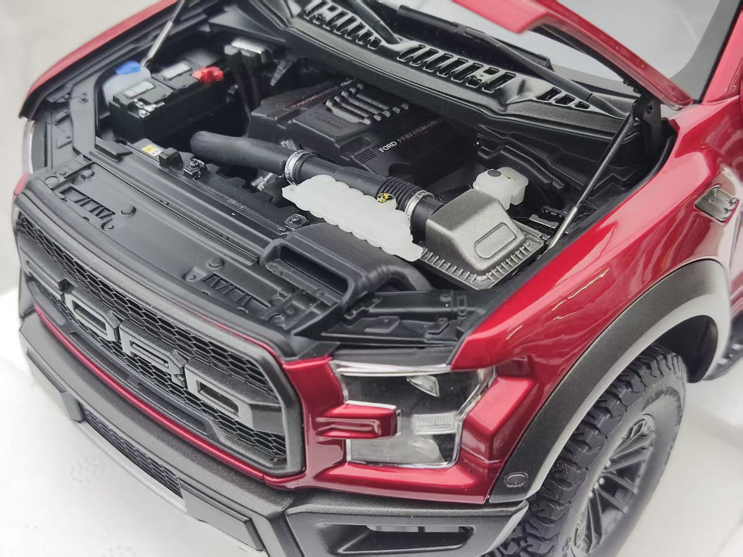 AUTO Art 1/18 Ford F-150 RAPTOR SUPERCREW 2019 Red 72948