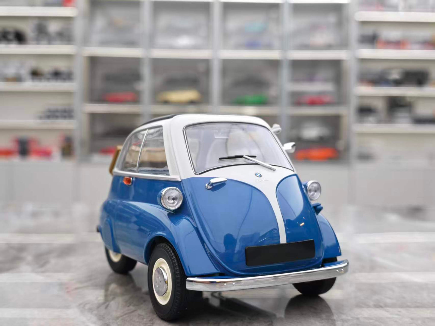 MINICHAMPS 1:18 BMW ISETTA -1955 Blue 110024000