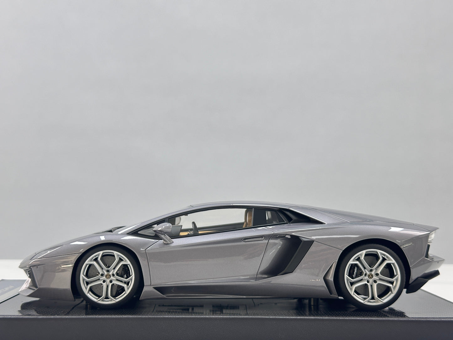 VMB 1/18 Lamborghini Aventador LP700-4 Silver-Grey VMB064